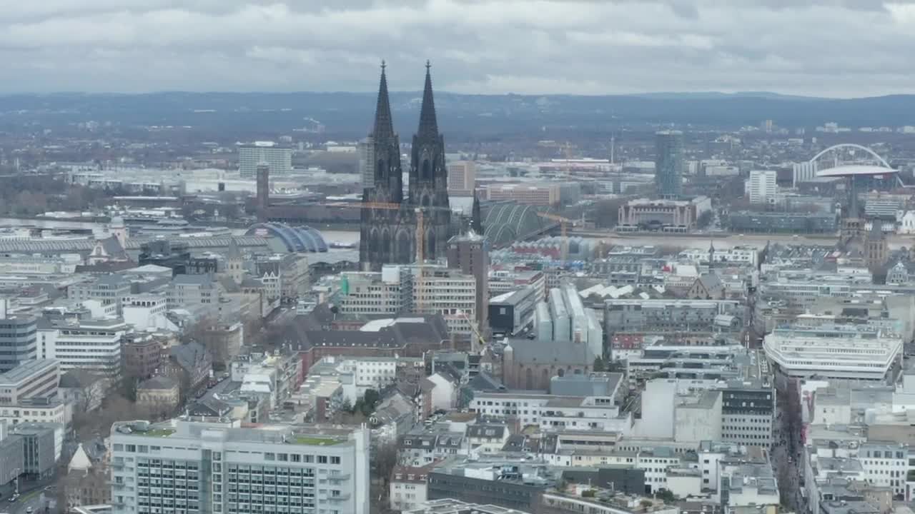 Video Stock Cathedral In The Middle Of A City On A Cloudy Live Wallpaper For PC