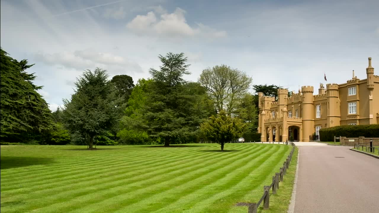 Video Stock Castle And Beautiful Garden Live Wallpaper For PC