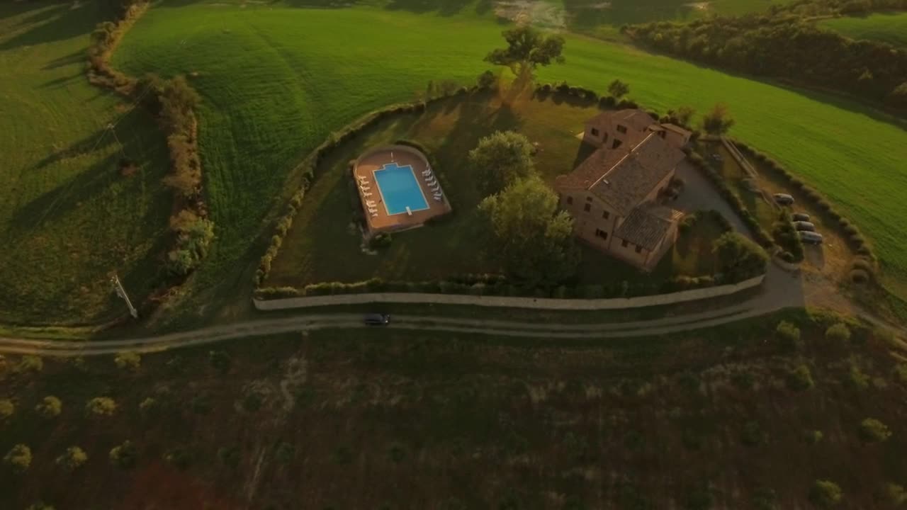 Video Stock Cart Arriving At A Holiday Home In The Countryside Live Wallpaper For PC