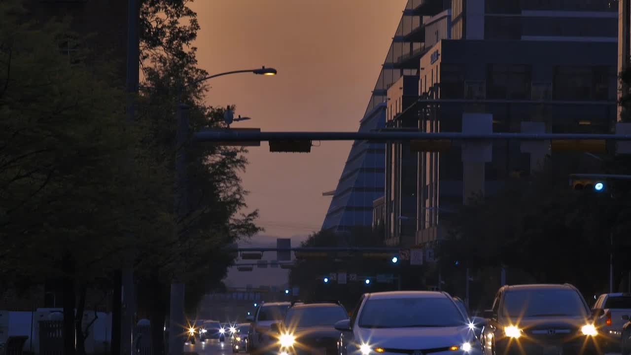 Video Stock Cars On An Avenue Of A Big City During Sunset Live Wallpaper For PC