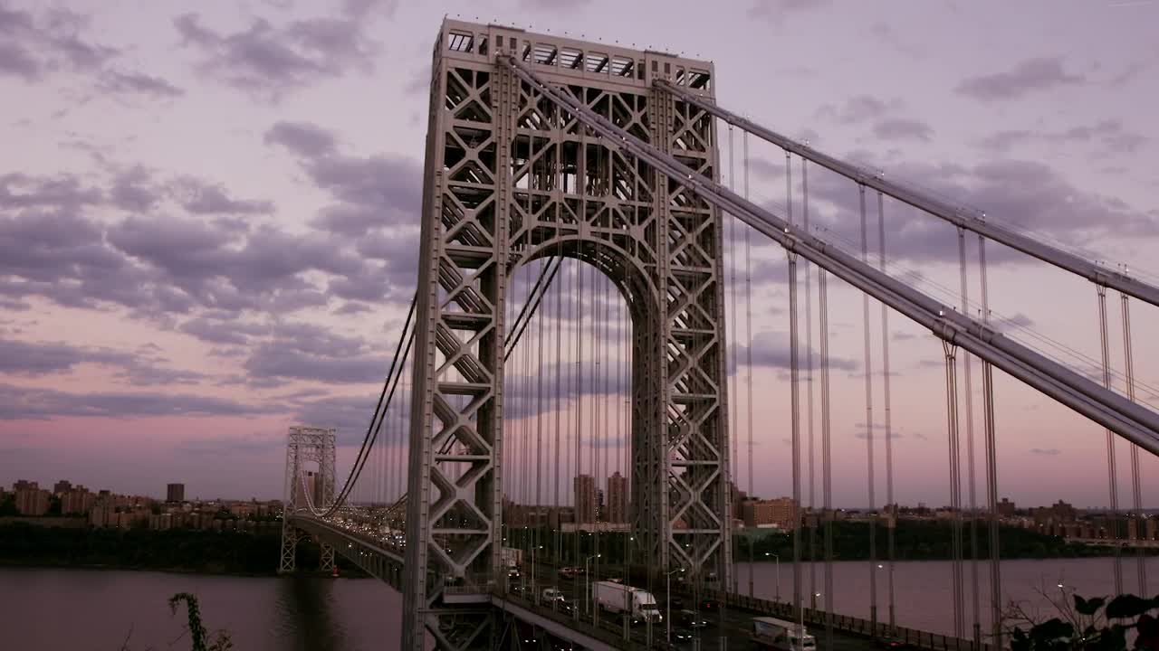 Video Stock Cars Heading Over The Washington Bridge Live Wallpaper For PC