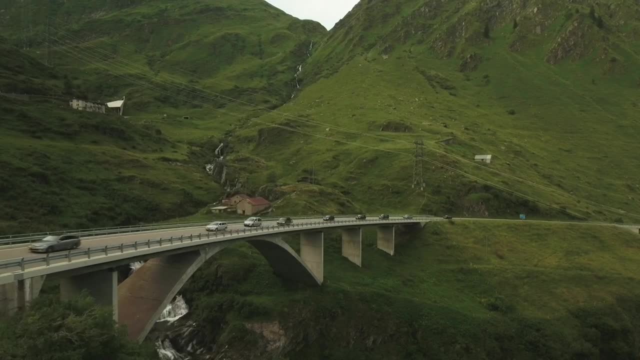 Video Stock Cars Driving Over A Bridge Live Wallpaper For PC