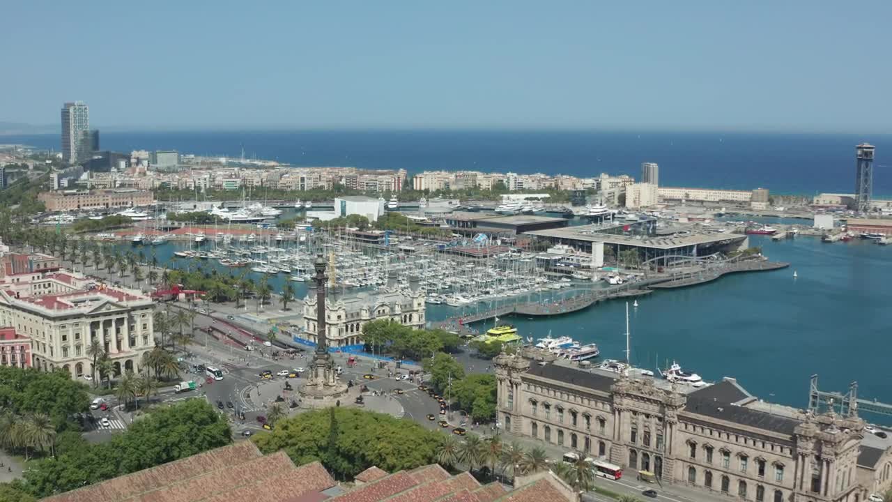 Video Stock Cars Driving Around The Columbus Monument Live Wallpaper For PC