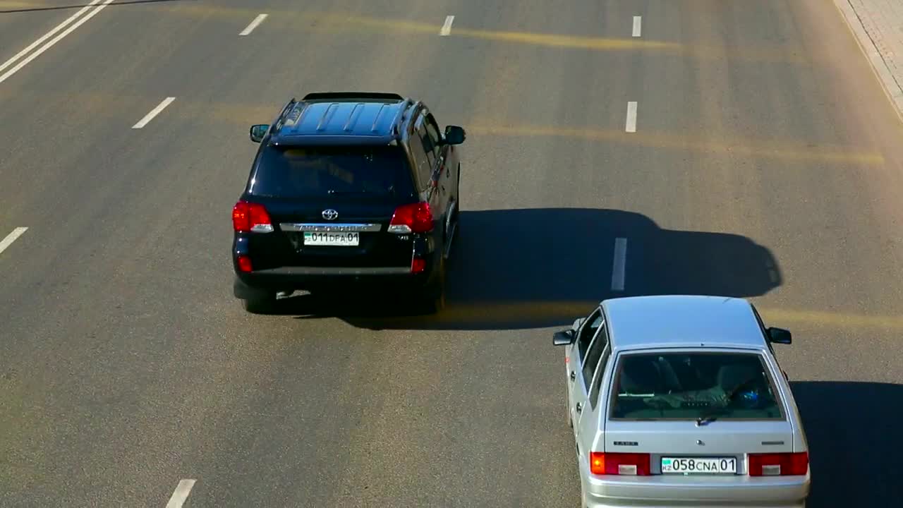 Video Stock Cars Drive Through The Highway Live Wallpaper For PC