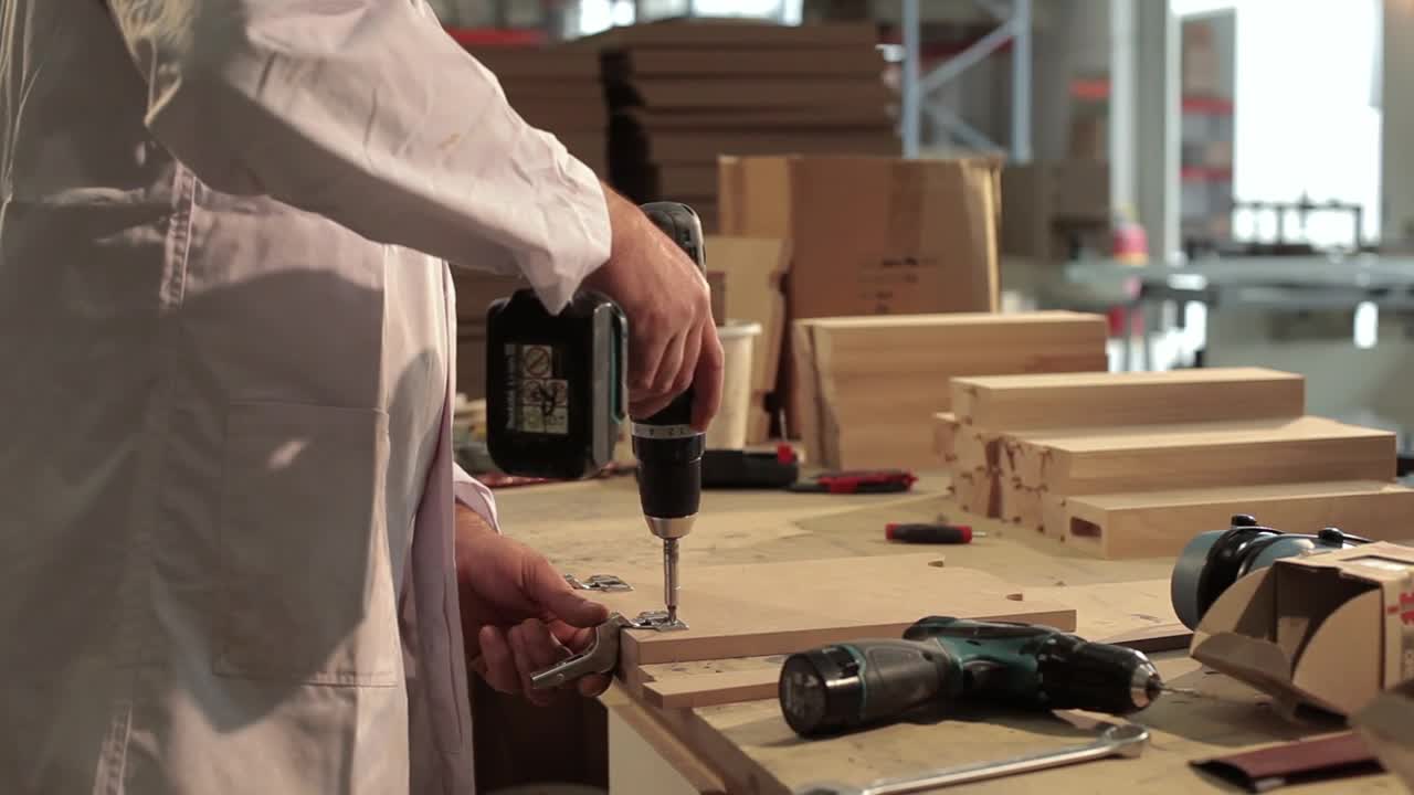 Video Stock Carpenter Using An Electric Drill Live Wallpaper For PC