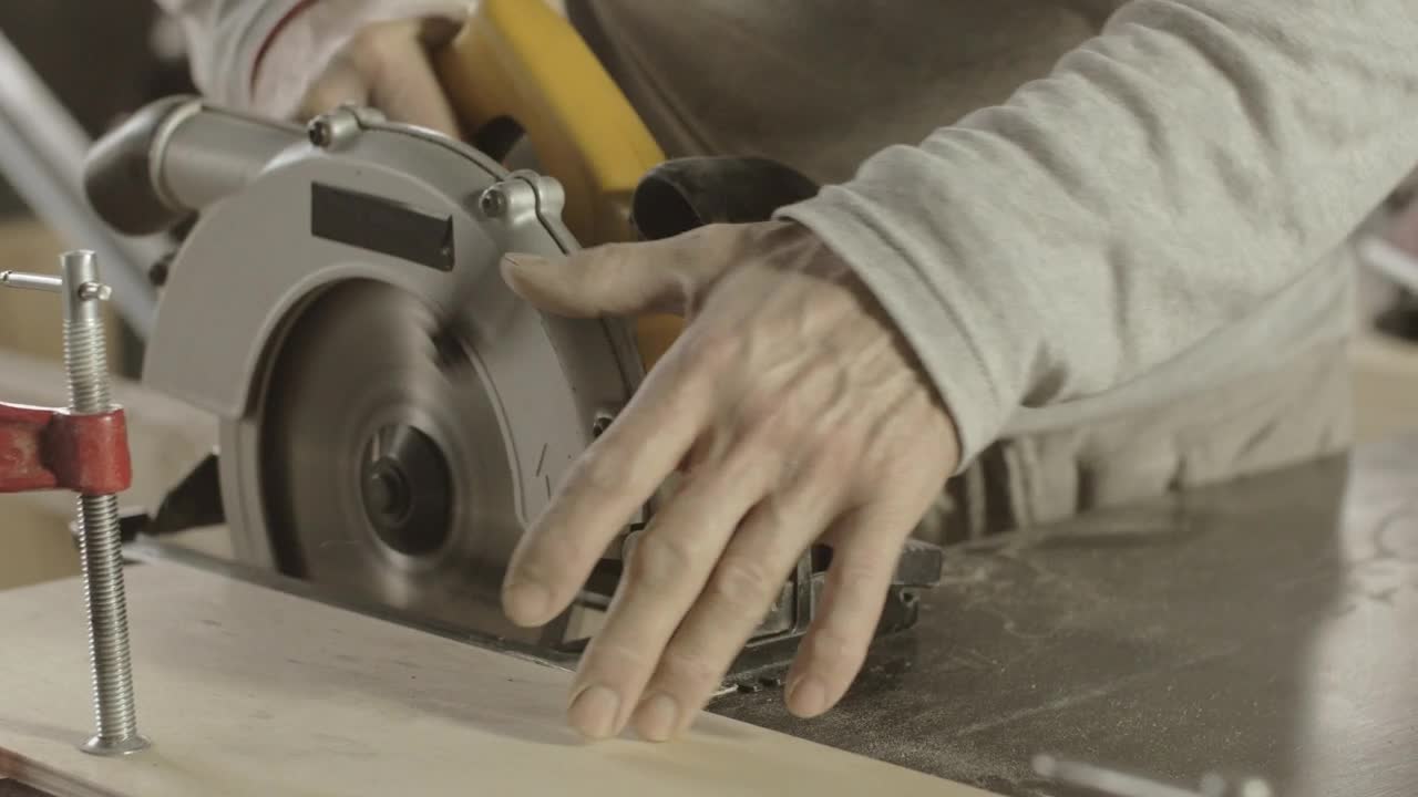 Video Stock Carpenter Cutting Through Wood Live Wallpaper For PC