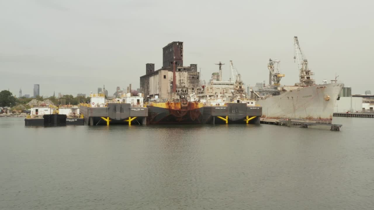 Video Stock Cargo Ships In A New York Harbor Live Wallpaper For PC