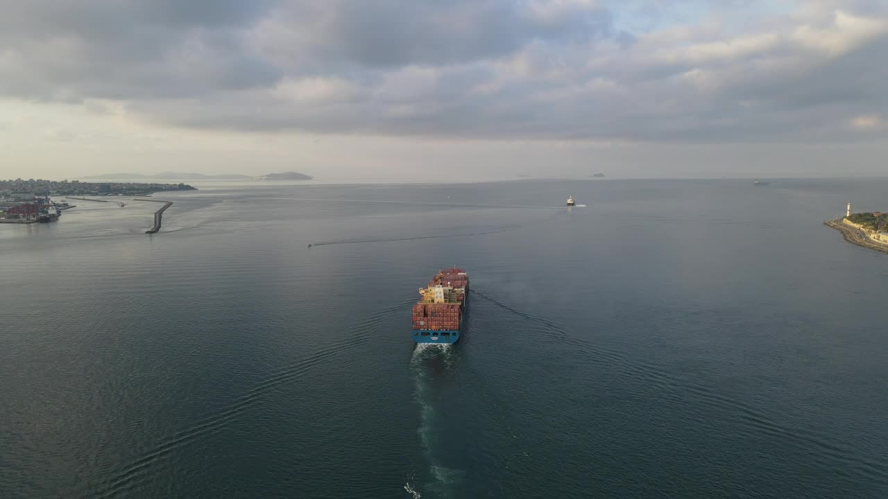 Video Stock Cargo Ship Starting A Trip From The Port City Live Wallpaper For PC