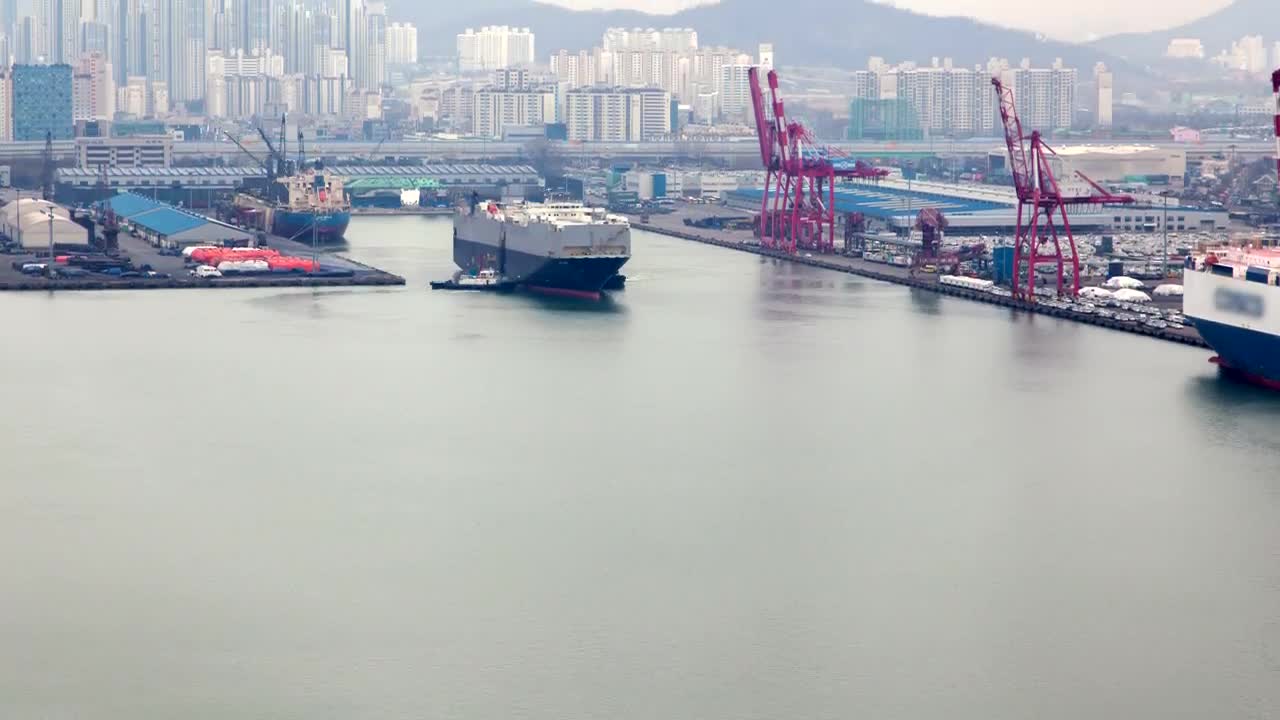 Video Stock Cargo Ship Leaving A Port In A City Live Wallpaper For PC