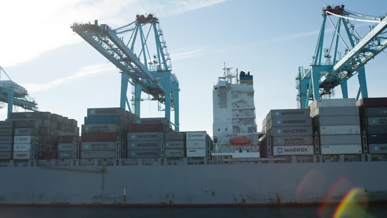 Video Stock Cargo Ship Full Of Containers Live Wallpaper For PC