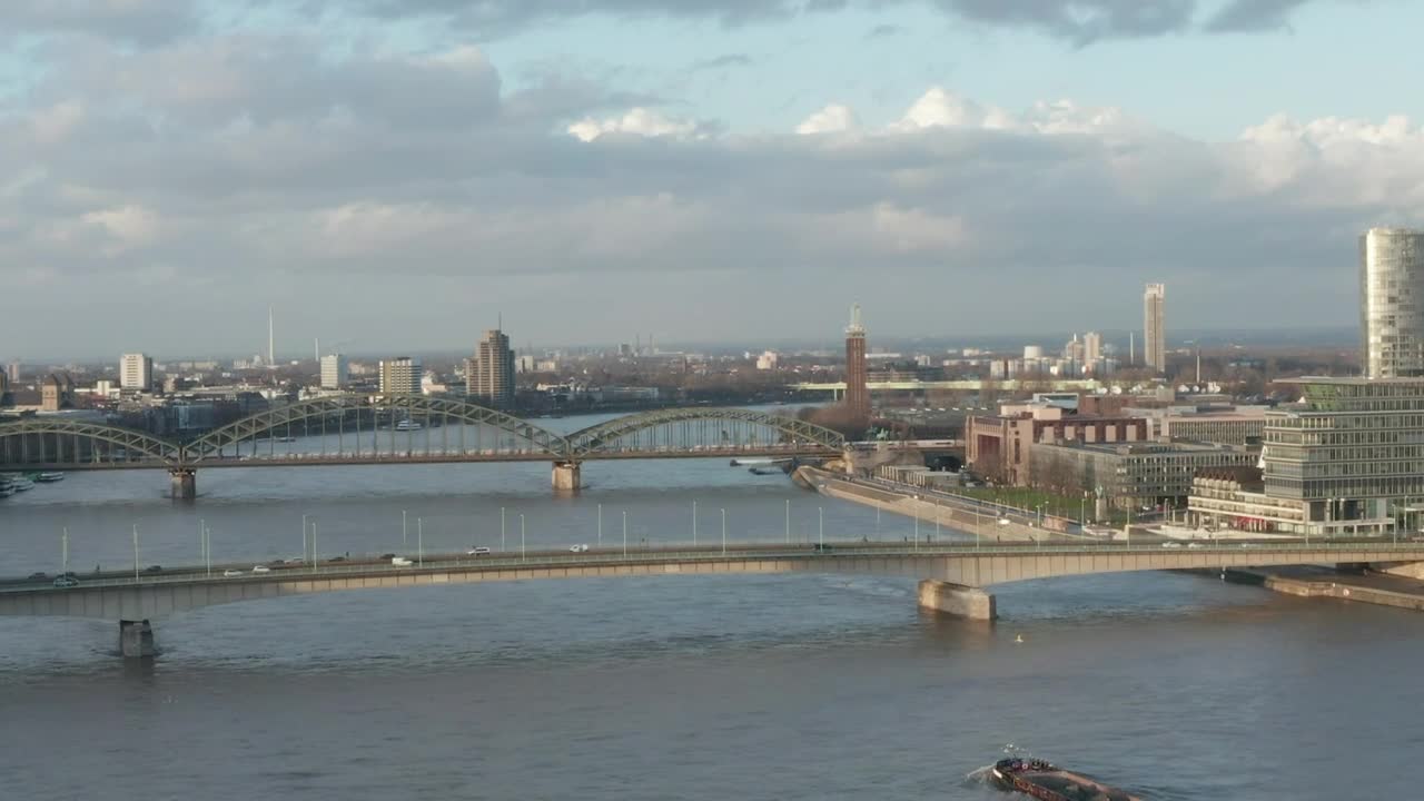 Video Stock Cargo Ship Crossing The City River Live Wallpaper For PC