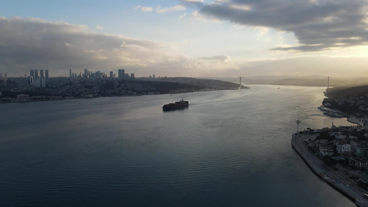 Video Stock Cargo Ship Arriving To Istanbul Live Wallpaper For PC