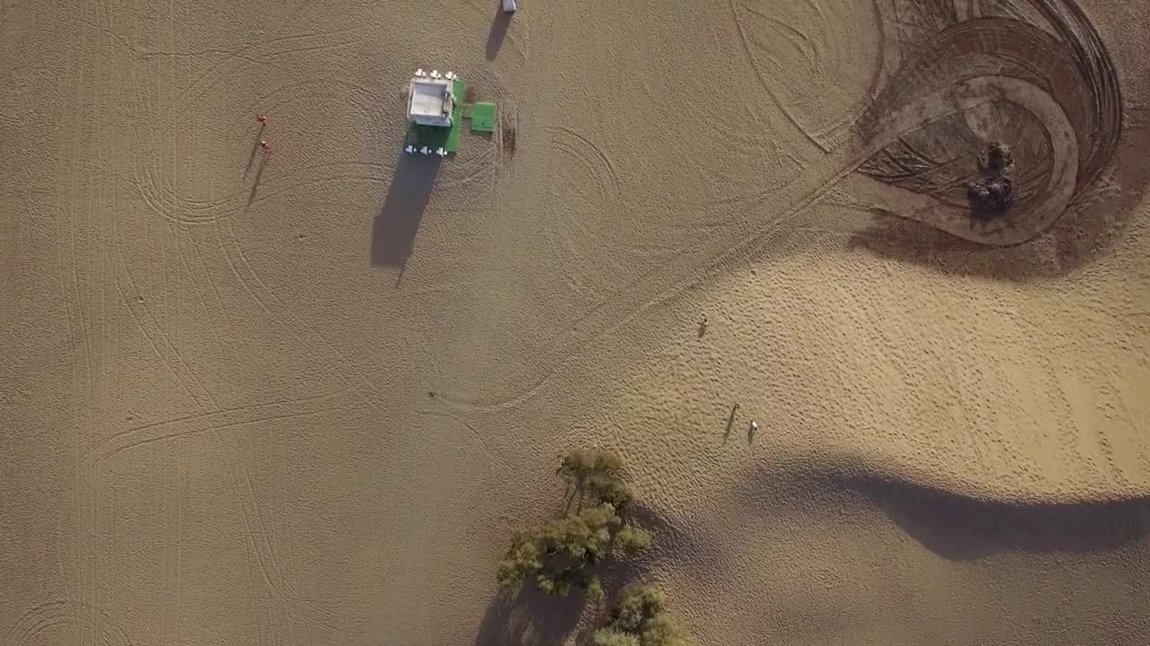 Video Stock Car Tracks Left In The Sand Live Wallpaper For PC