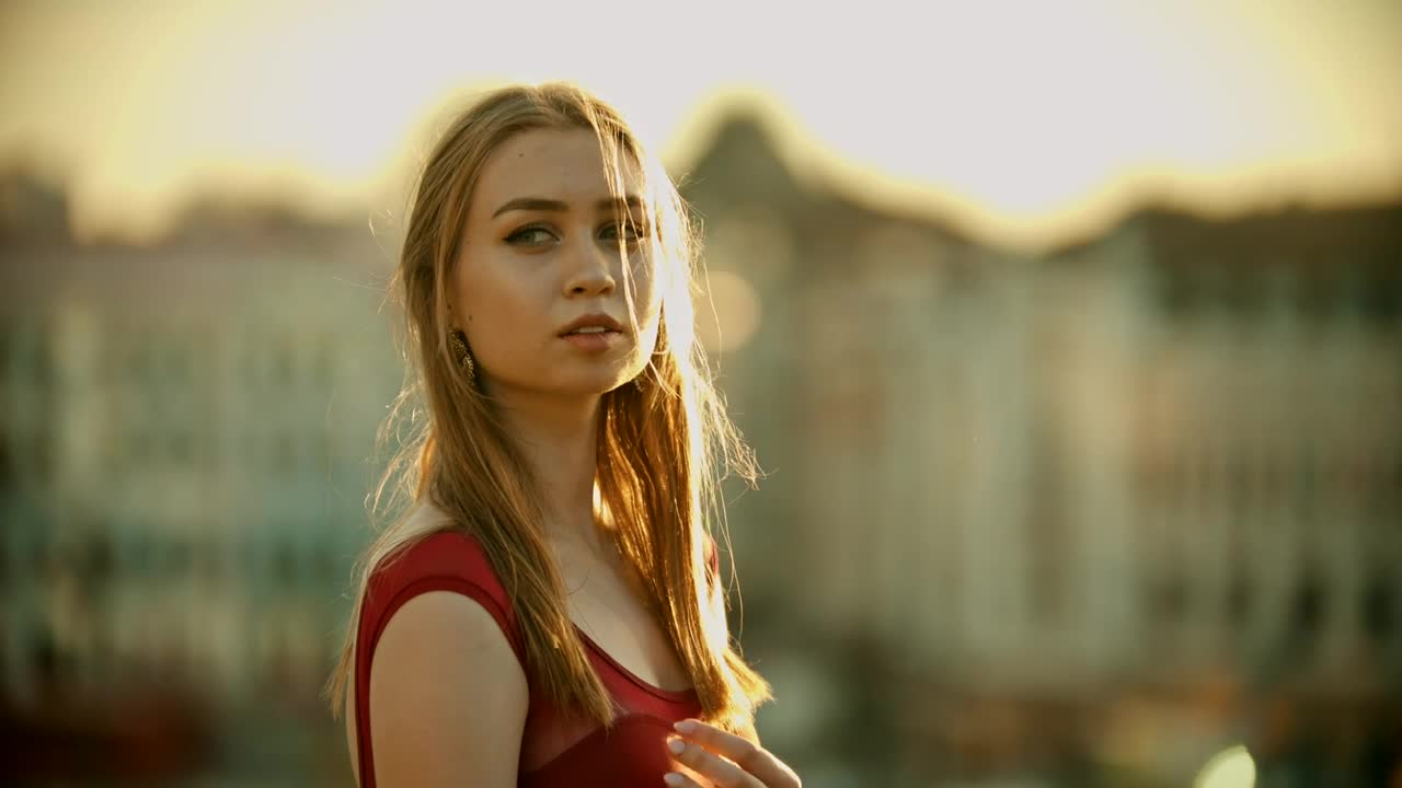 Video Stock Captivating Girl At Sunset High Up In A City Live Wallpaper For PC