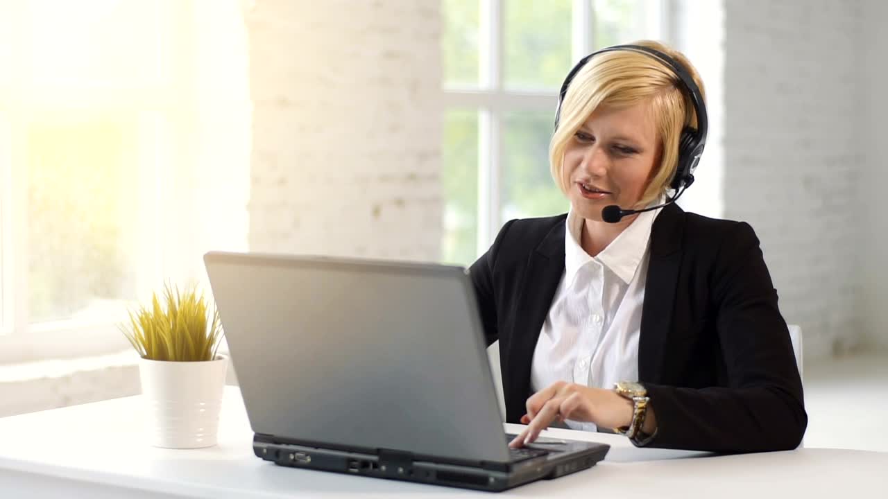 Video Stock Call Center Operator Doing Home Office Live Wallpaper For PC