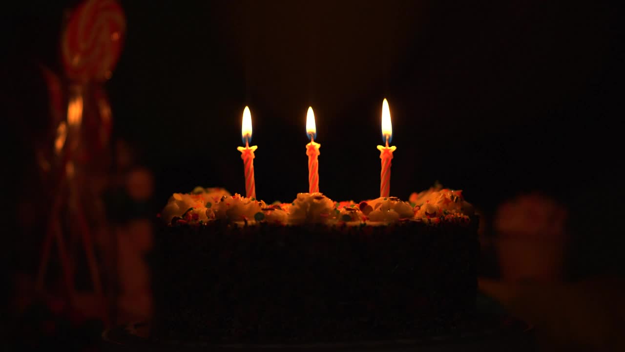 Video Stock Cake With Burning Candles In The Dark Live Wallpaper For PC