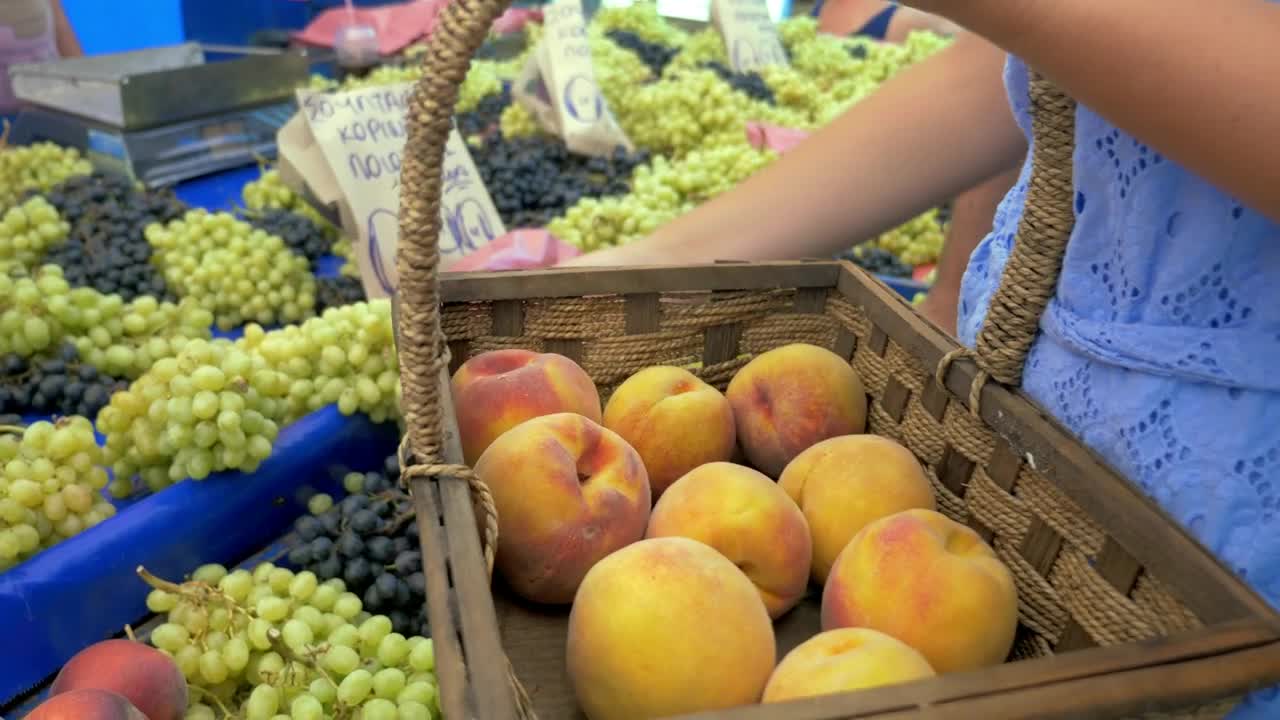Video Stock Buying Fruit And Vegetables From A Market Live Wallpaper For PC