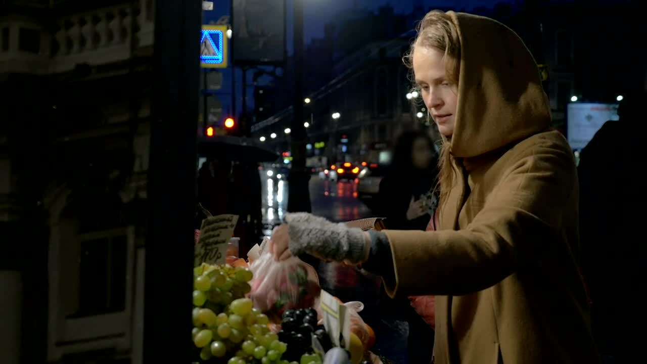 Video Stock Buying From A Market At Night Live Wallpaper For PC