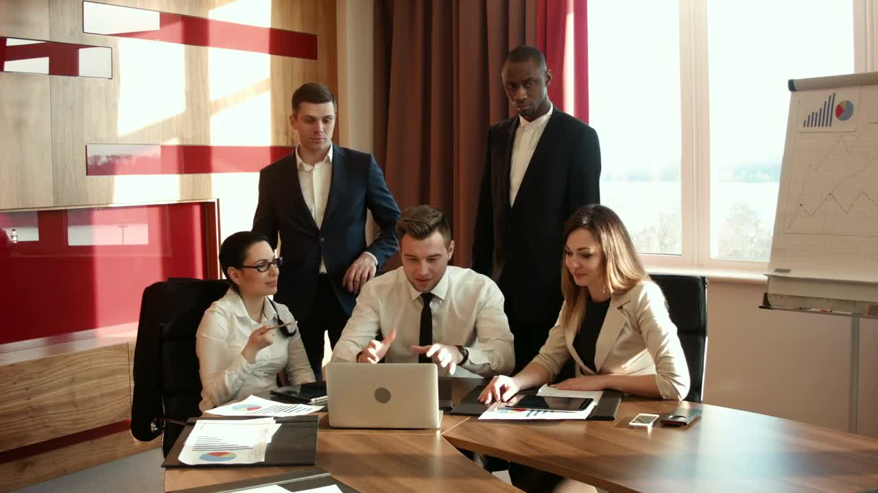Video Stock Businessmen Disappointed In Front Of The Computer Live Wallpaper For PC