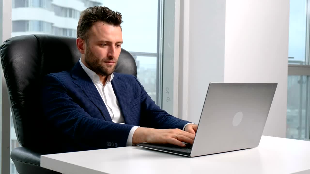 Video Stock Businessman Working On A Laptop At His Desktop Live Wallpaper For PC