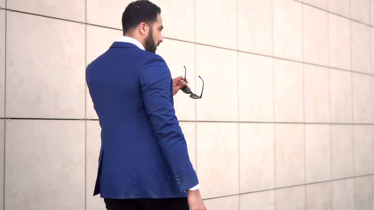 Video Stock Businessman Wearing Sunglasses Walking Live Wallpaper For PC