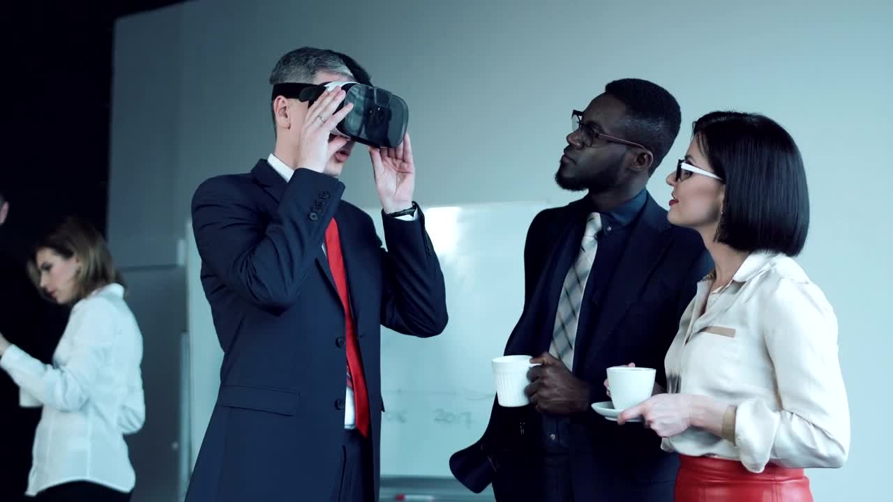 Video Stock Businessman Trying A Virtual Reality Headset Live Wallpaper For PC