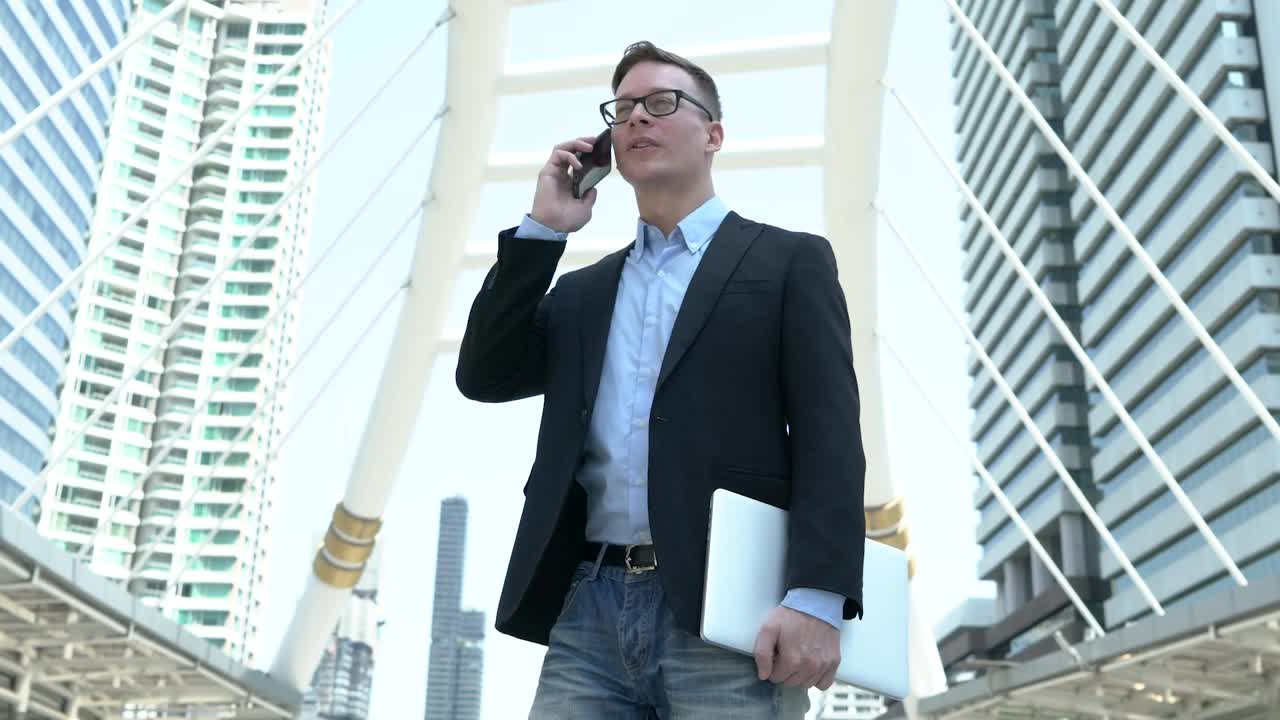 Video Stock Businessman Talking On The Phone Live Wallpaper For PC