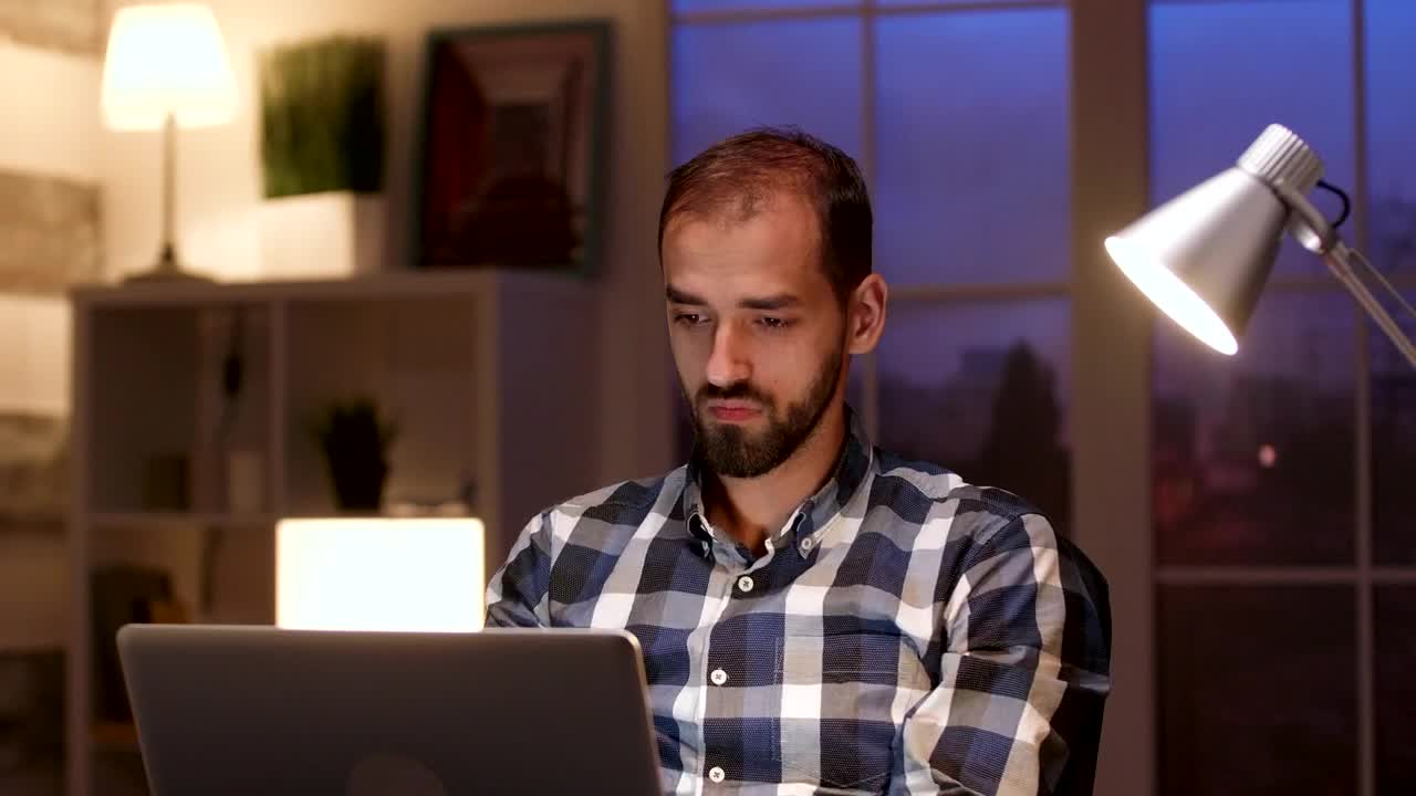 Video Stock Businessman Stopping To Think Live Wallpaper For PC