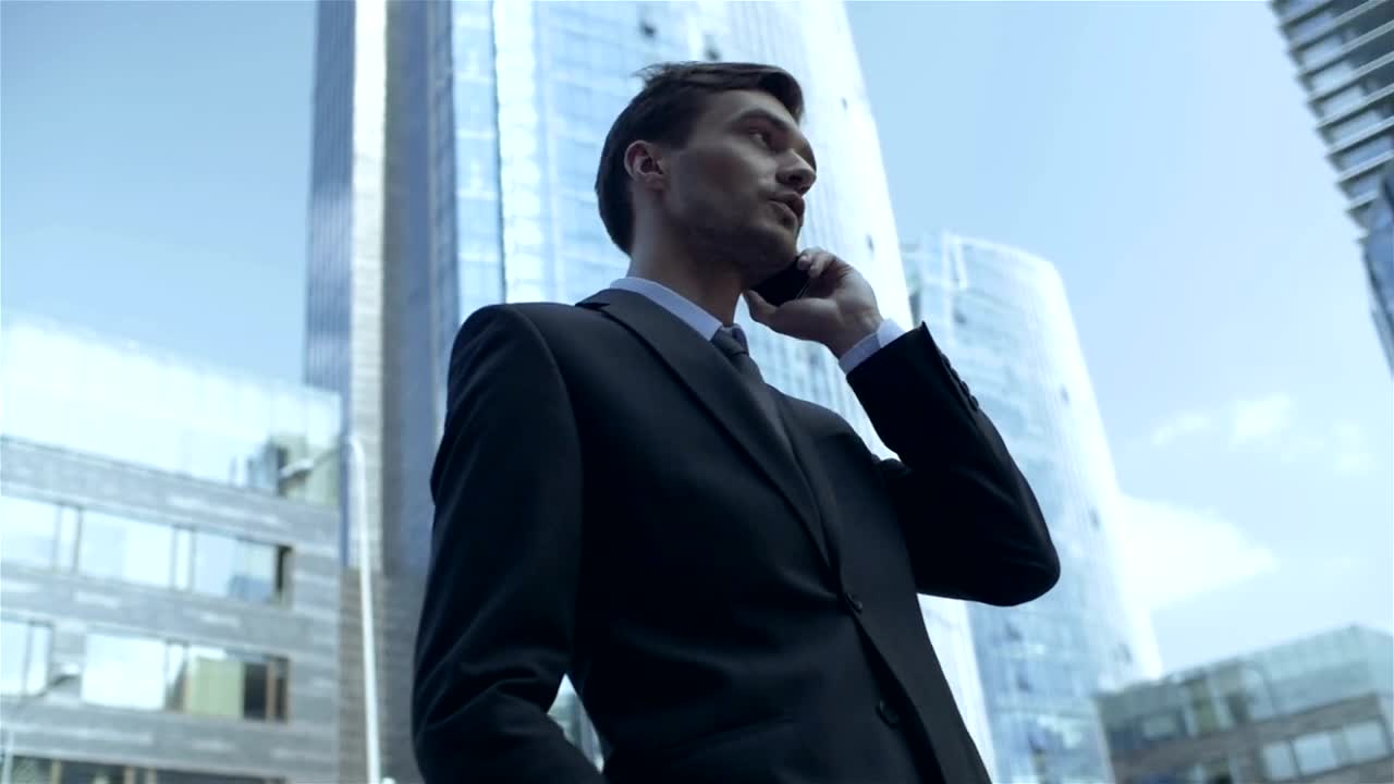 Video Stock Businessman On The Phone In A City Live Wallpaper For PC