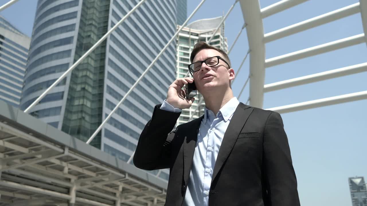 Video Stock Businessman On Call In The City Live Wallpaper For PC