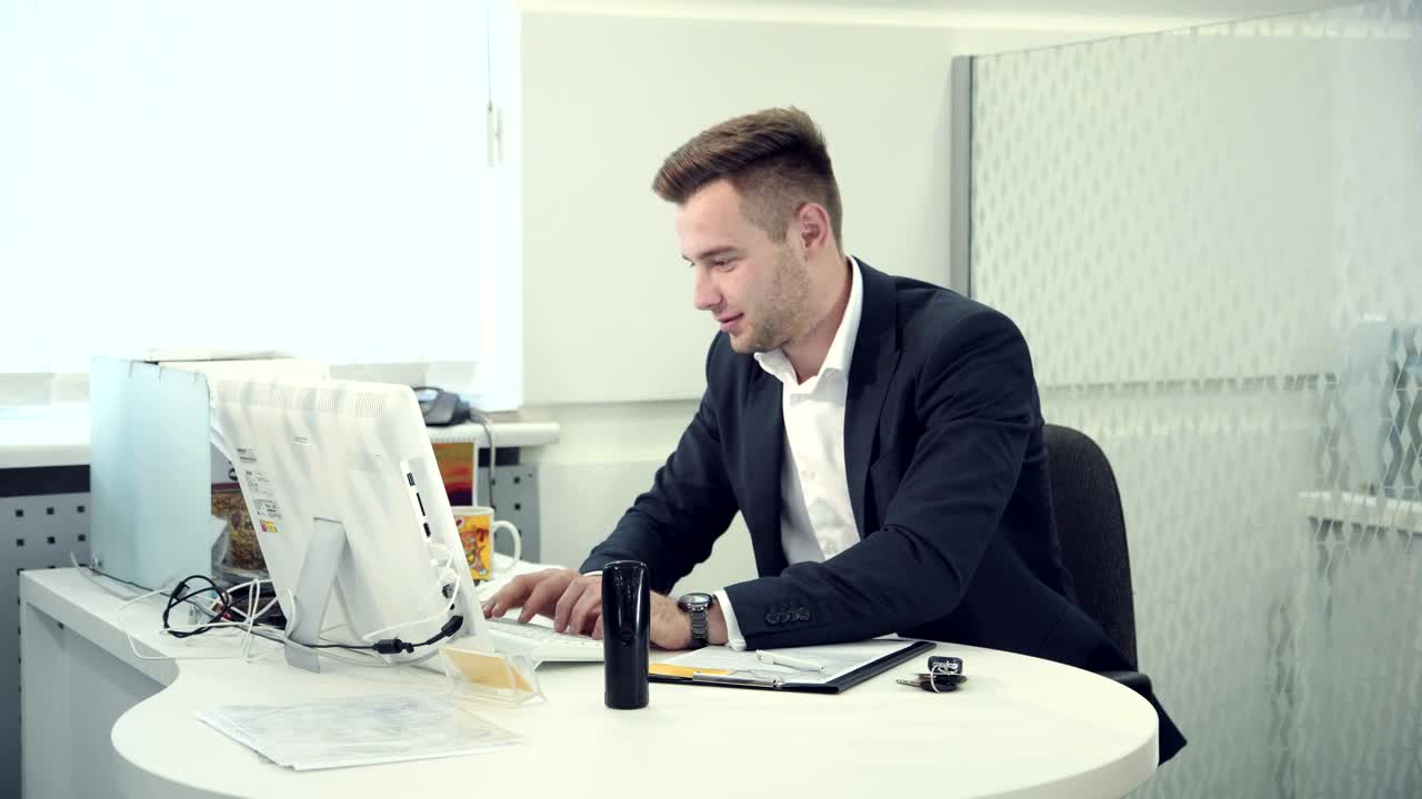 Video Stock Businessman Having A Good News By The Phone Live Wallpaper For PC