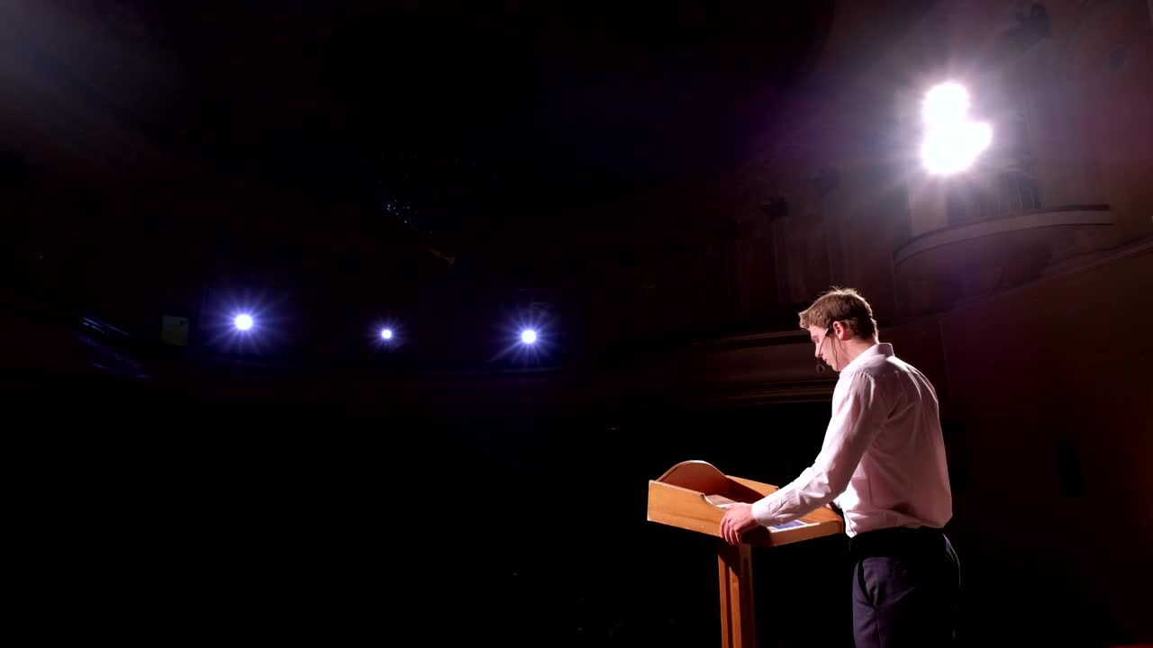 Video Stock Businessman Gives A Talk In An Auditorium Live Wallpaper For PC