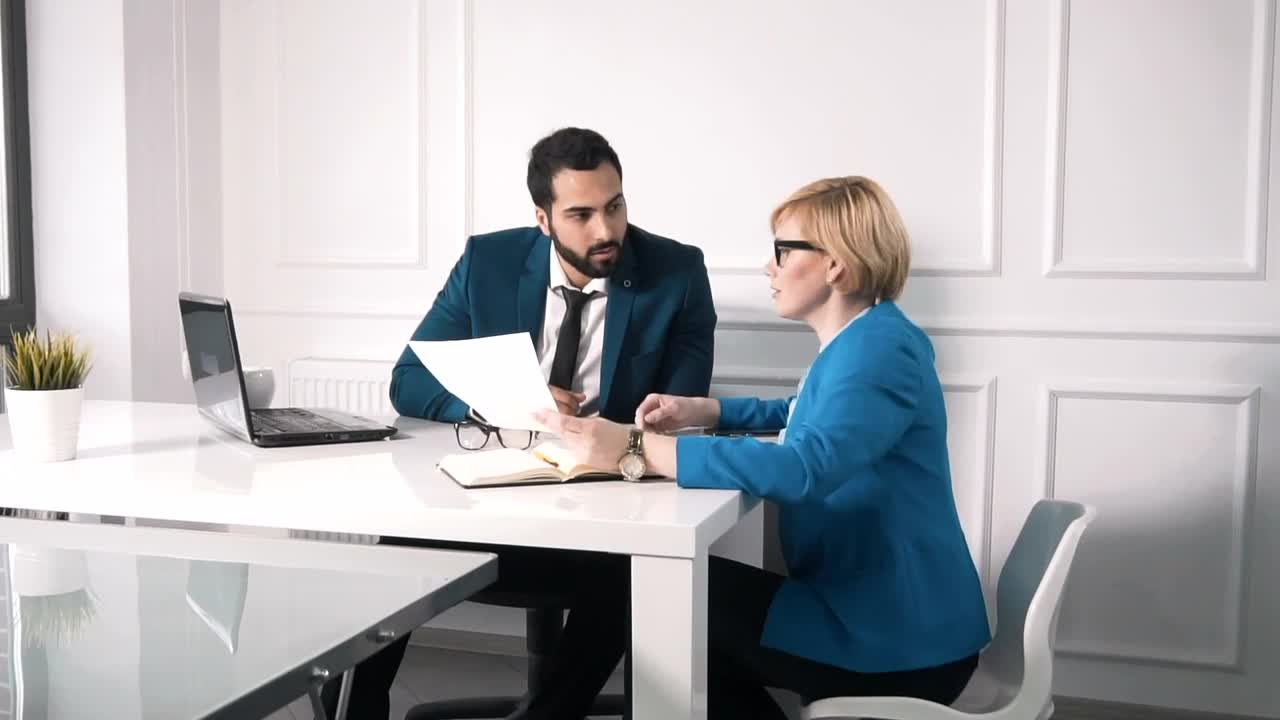 Video Stock Businessman Discusses A Contract With A Client Live Wallpaper For PC