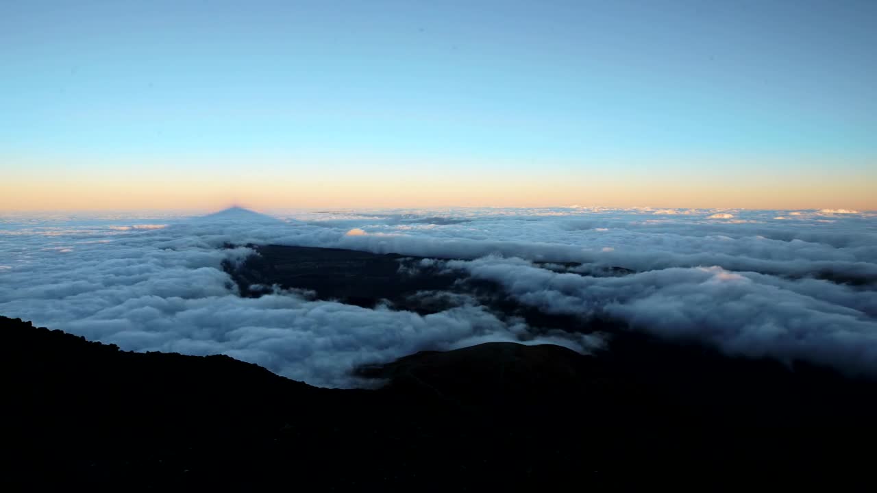 Video Stock Clouds Covering The Mountains Live Wallpaper For PC