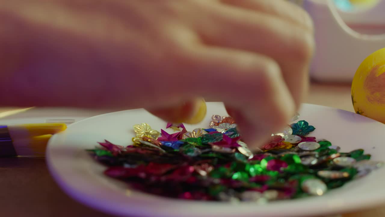 Stock Video Decorating Easter Eggs Live Wallpaper For PC