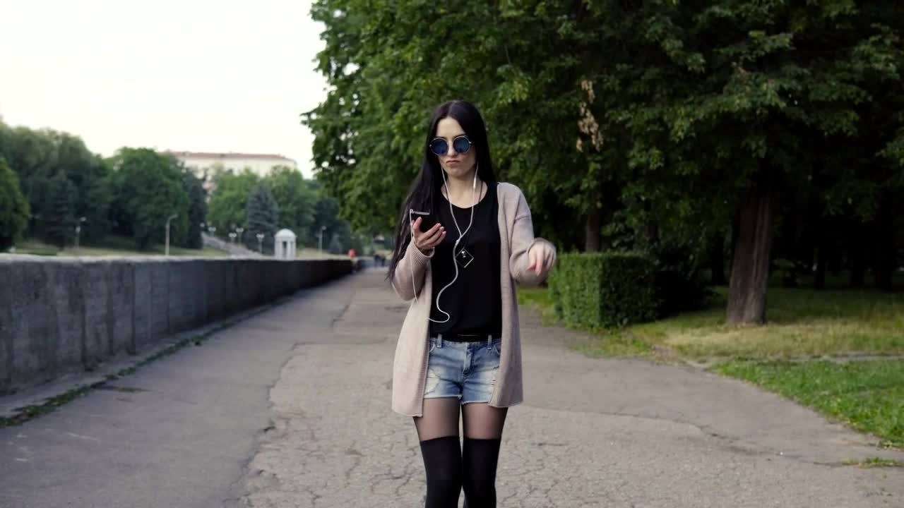 Stock Video Dancing While Walking Down The Street Live Wallpaper For PC