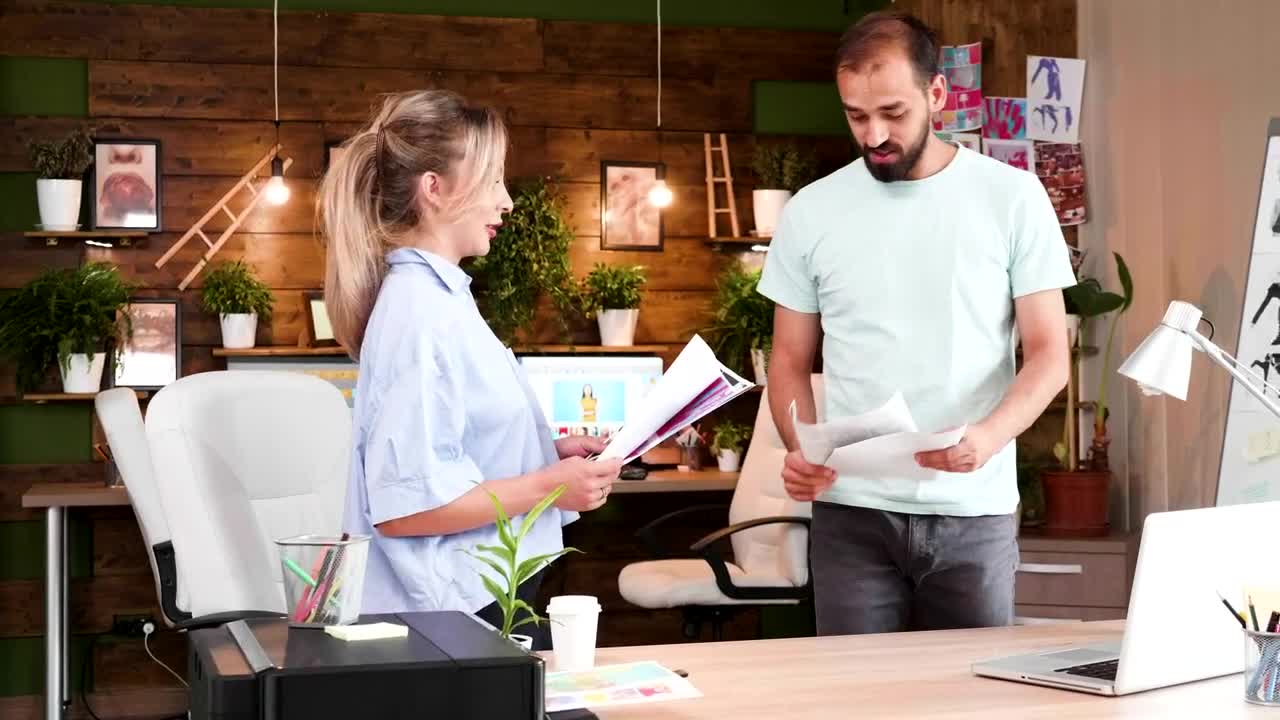 Stock Video Creatives Look Through Photo Ideas In Casual Office Live Wallpaper For PC