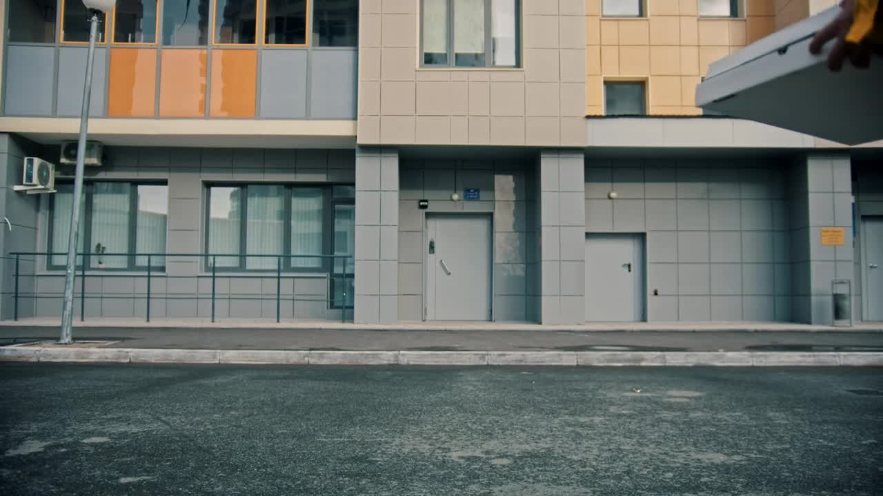 Stock Video Courier Man In Yellow Uniform Drops The Pizza Boxes On Live Wallpaper For PC