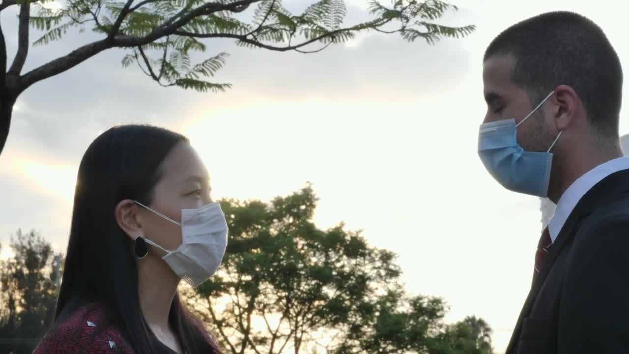 Stock Video Couple Wearing Face Masks Under A Beautiful Sunset Live Wallpaper For PC