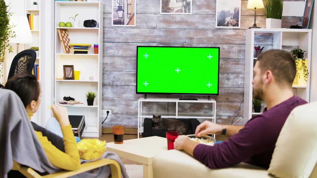 Stock Video Couple Watching Green Screen Tv And Eating Popcorn Live Wallpaper For PC