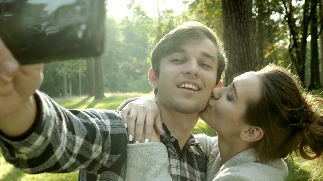 Stock Video Couple Taking A Selfie With A Kiss Live Wallpaper For PC