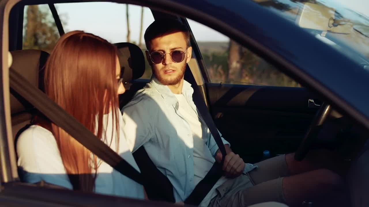 Stock Video Couple Starting A Romance Trip Live Wallpaper For PC