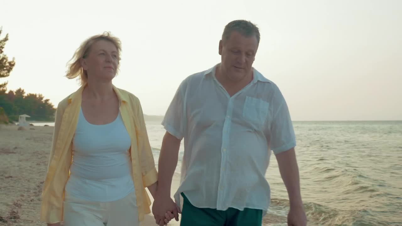 Stock Video Couple Stopping To Take A Photo Together Live Wallpaper For PC