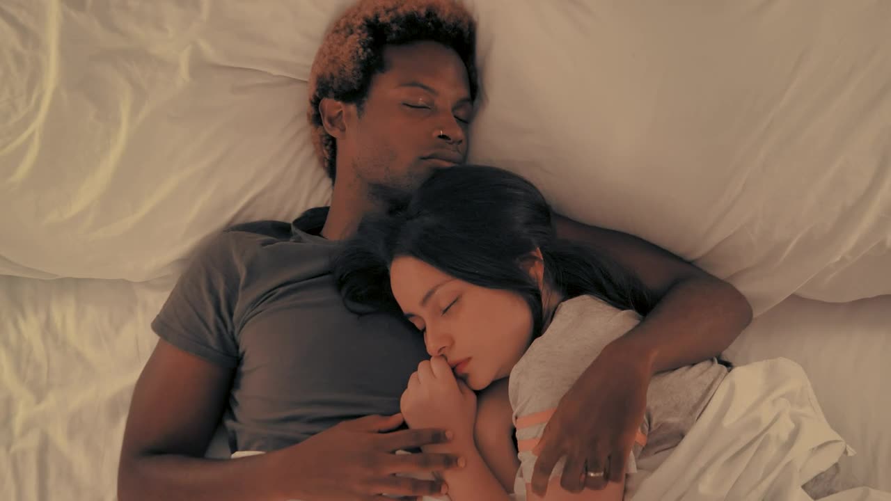 Stock Video Couple Sleeping Live Wallpaper For PC