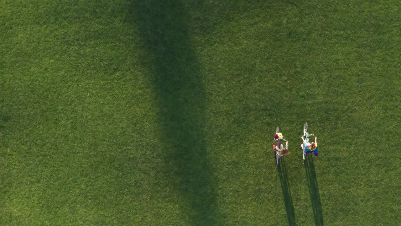 Stock Video Couple Riding Bikes In The Park Live Wallpaper For PC