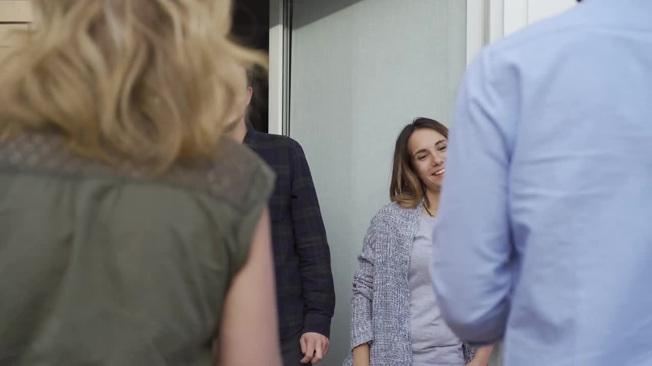 Stock Video Couple Receiving Welcome Gifts From Their Neighbors Live Wallpaper For PC