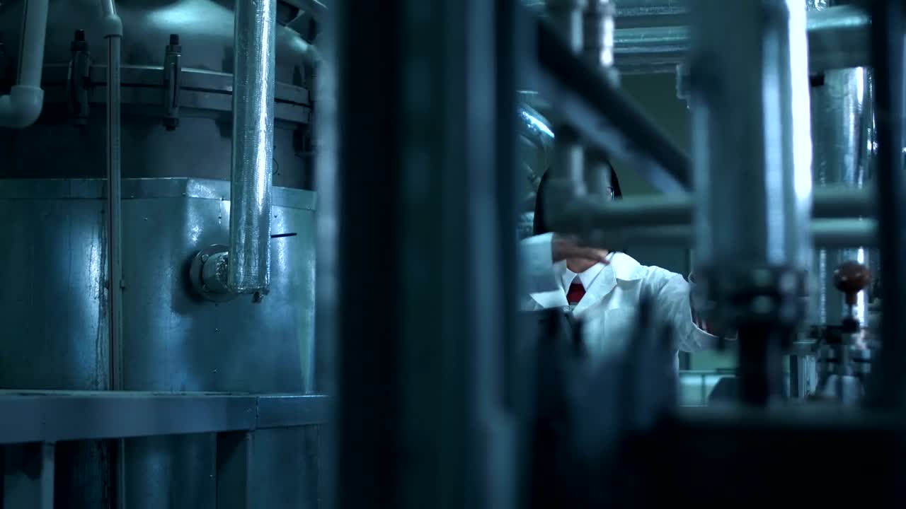 Stock Video Couple Of Scientists On A Factory Live Wallpaper For PC