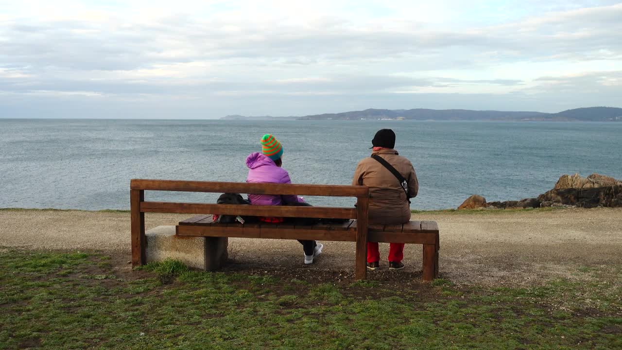 Stock Video Couple Looking Out Across The Sea Live Wallpaper For PC