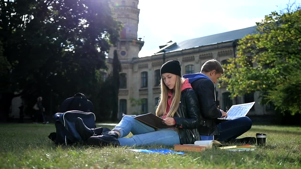 Stock Video Couple Learning Outside Live Wallpaper For PC