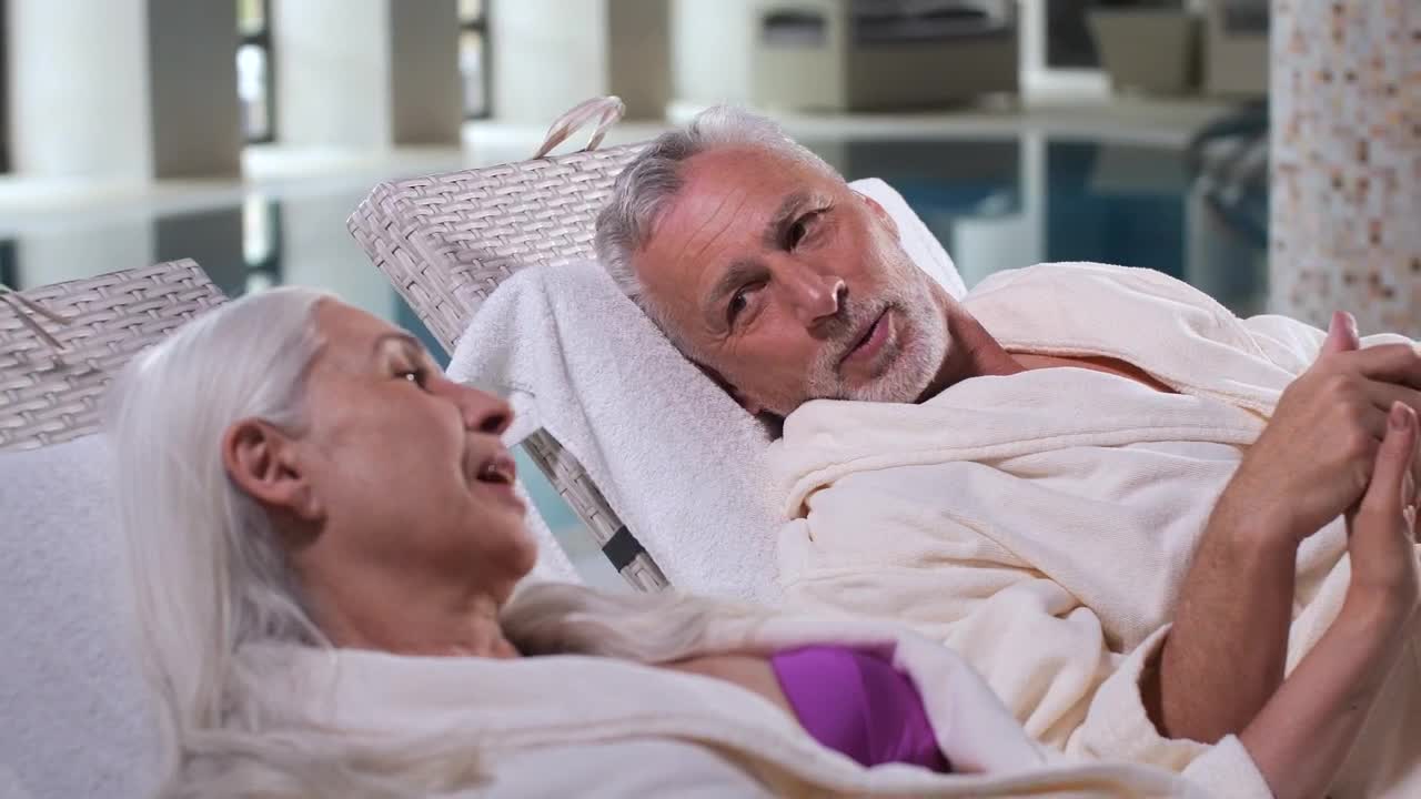 Stock Video Couple Holding Hands By The Pool Live Wallpaper For PC